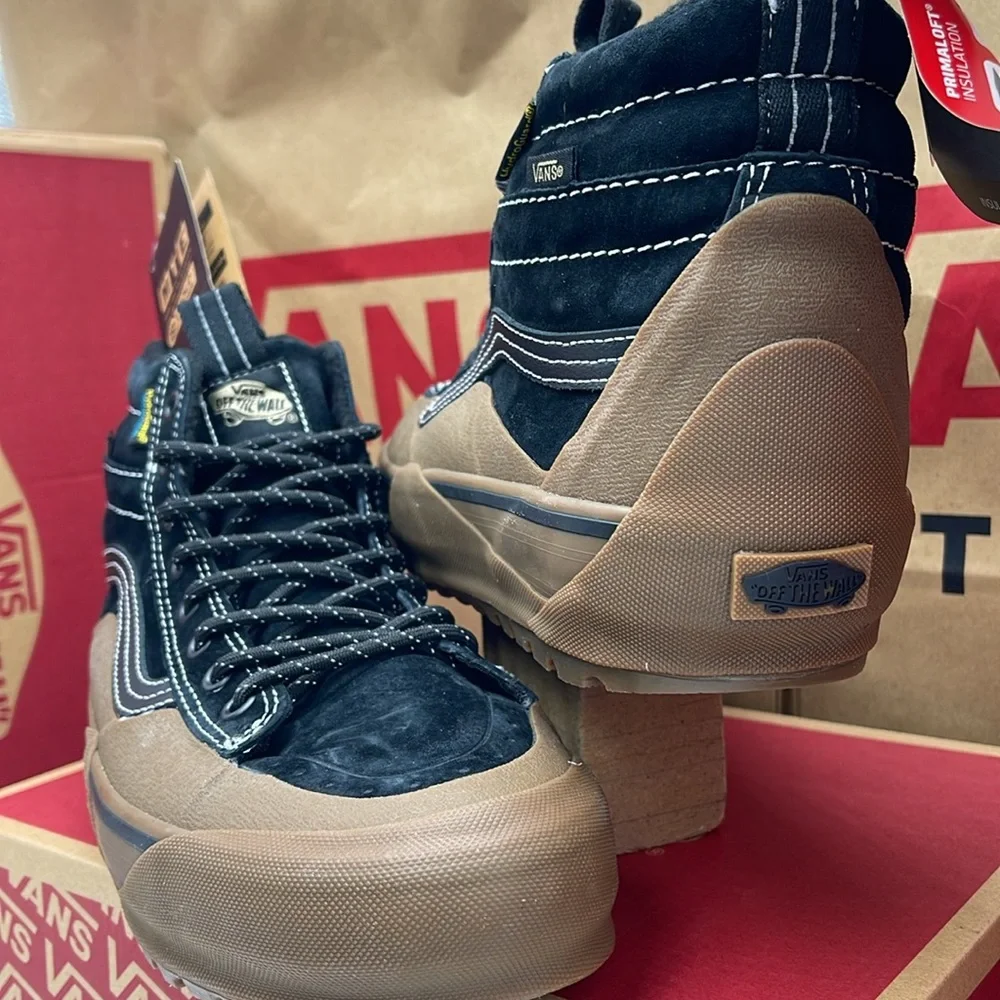 Vans Men’s Sk8-Hi Dip Mte-2
Black/Gum
VN0009QKB9M
Boots Cold Weather Sneakers - Picture 14 of 16